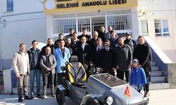 Hurda malzemelerden güneş enerjisiyle çalışan elektrikli otomobil geliştirdiler