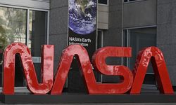 NASA'nın uzayda mahsur kalan iki astronotu, birlikte ilk uzay yürüyüşünü gerçekleştirdi