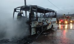 Yalova'da öğrenci servisinde yangın: Küle döndü