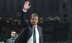 Ergin Ataman Yunanistan Kupası'nın sahibi oldu