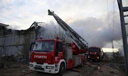 Ankara'da 3 katlı iş yerinde yangın