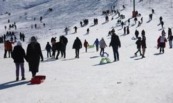 Çocuklar Hazarbaba Kayak Merkezi’nde doyasıya eğlendi