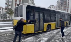 İstanbul’da İETT otobüsü yolda kaldı