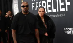 Kanye West’in eşi Bianca Censori törene çırılçıplak geldi