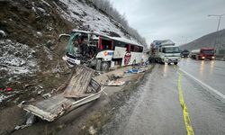 Samsun’da yolcu otobüsü kamyona çarptı: Sürücü hayatını kaybetti, 16 yolcu yaralandı