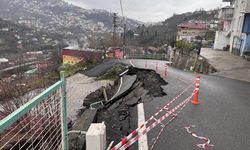 Zonguldak'ta heyelan sebebiyle yol çöktü