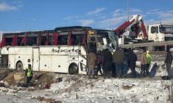 Afyonkarahisar’da yolcu otobüsü şarampole devrildi: Ölü ve yaralılar var