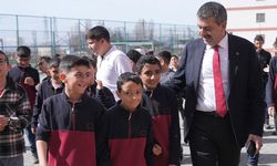 Bakan Tekin’den öğrencilere çat kapı ziyaret