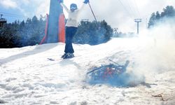 Turistler nevruz tatilini Sarıkamış Kayak Merkezi'nde geçiriyor