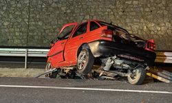 Kocaeli’de otomobil bariyere çarptı: 2 ölü