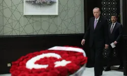 MHP Lideri Bahçeli'den Kabine'ye Türk bayraklı çiçek