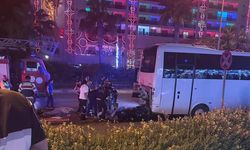 Antalya'da motosiklet midibüse çarptı: 2 ölü
