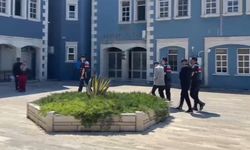 “Emniyet müdürüyüm” yalanıyla yaşlı kadını 5,4 milyon lira dolandırdılar