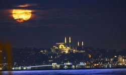 Dolunay İstanbul semalarını aydınlattı