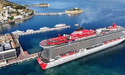 Kuşadası'na "Resilient Lady" kruvaziyeriyle 2 bin 489 turist geldi