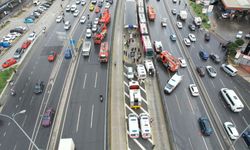 İstanbul'da 1 kişinin öldüğü metrobüs kazasında şoför tutuklandı