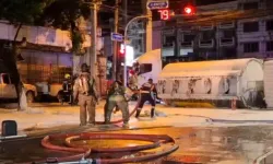 Tayland’da tanker kazası: 600 litre benzin yola döküldü