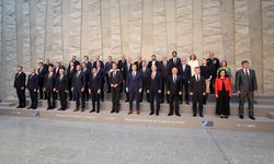Bakan Güler, NATO Savunma Bakanları ile aile fotoğrafı çektirdi