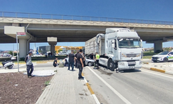 Bandırma’da feci kaza: otomobil ile çekici çarpıştı, 2 kişi yaralandı