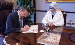 Cumhurbaşkanı Yardımcısı Yılmaz, kurban vekaletini Türk Kızılay'a verdi
