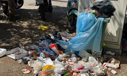 İzmir Buca'da grev 6 gündür devam ediyor, çöp yığınları yükseliyor