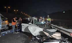İzmir'de iki otomobil çarpıştı: 2 ölü, 1'i bebek 2 yaralı