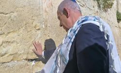 Netanyahu, Trump için Ağlama Duvarı'nda dua etti