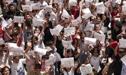 Yaklaşık 20 milyon öğrenci karne alarak yaz tatiline girdi