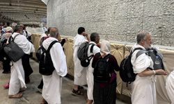 Hacılar, bayramın ikinci gününde de şeytan taşladı