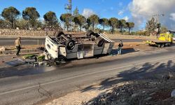 Tarım işçilerini taşıyan servis midibüsü ters döndü: 25 yaralı
