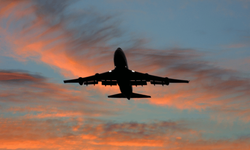 Suudi Arabistan yarından itibaren BAE’ye karşılıklı uçuşları kısmen başlatıyor