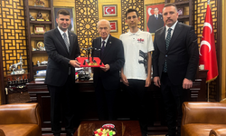 ABD yolcusu ‘TÜRKHAN’ MHP Lideri Bahçeli’ye armağan edildi