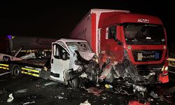 Adana'da 4 aracın karıştığı zincirleme trafik kazasında 8 kişi yaralandı