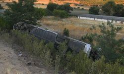 Balıkesir'de otobüs şarampole devrildi: 27 yaralı