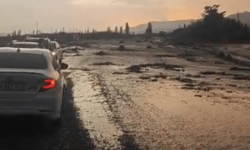 Kars'ta sel ve heyelan: 11 araç mahsur kaldı