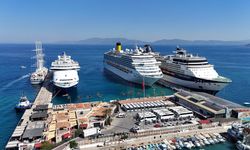 Kuşadası'na 4 kruvaziyerle 6 bin 298 turist geldi