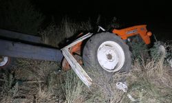 Manisa'da hafriyat kamyonu traktöre çarptı