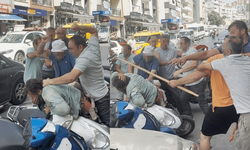 Yol ortasında öldüresiye darbettiler: O anlar kamerada