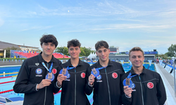 Genç yüzücülerden bronz madalya