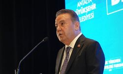 Muhittin Böcek, acil olarak hastaneye kaldırıldı