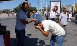 İstanbullunun sıcakla imtihanı: Esnaf damacanayla yıkandı