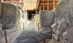 Depremde hasar alan Arslantepe Höyüğü'ndeki kale duvarları onarılıyor