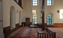 Balıkesir Sındırgı’da meydana gelen depremde tarihi cami zarar gördü