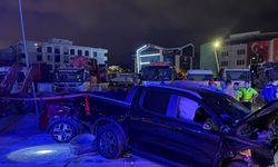 Bursa'da otomobil ile hafif ticari araç çarpıştı: 2 ölü