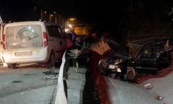 Eyüpsultan'da otomobil ile hafif ticari araç çarpıştı: 2 kişi yaralı