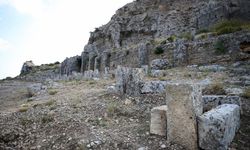 Sillyon Antik Kenti'ndeki kazılarda Roma dönemine ait 4 mezar bulundu