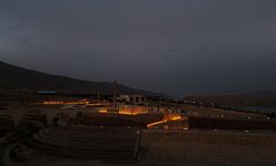 Tarihi Hasankeyf ilçesi ziyaretçilerini akşam serinliğinde ağırlıyor