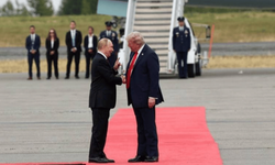 Tarihi görüşme öncesi Trump ve Putin'den samimi görüntüler