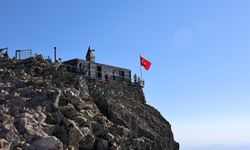 ‘Uçurumdaki mescit’ doğa tutkunları ve dağcıların rotasında