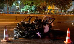 Esenler'de otomobil bariyere çarptı: 5 yaralı